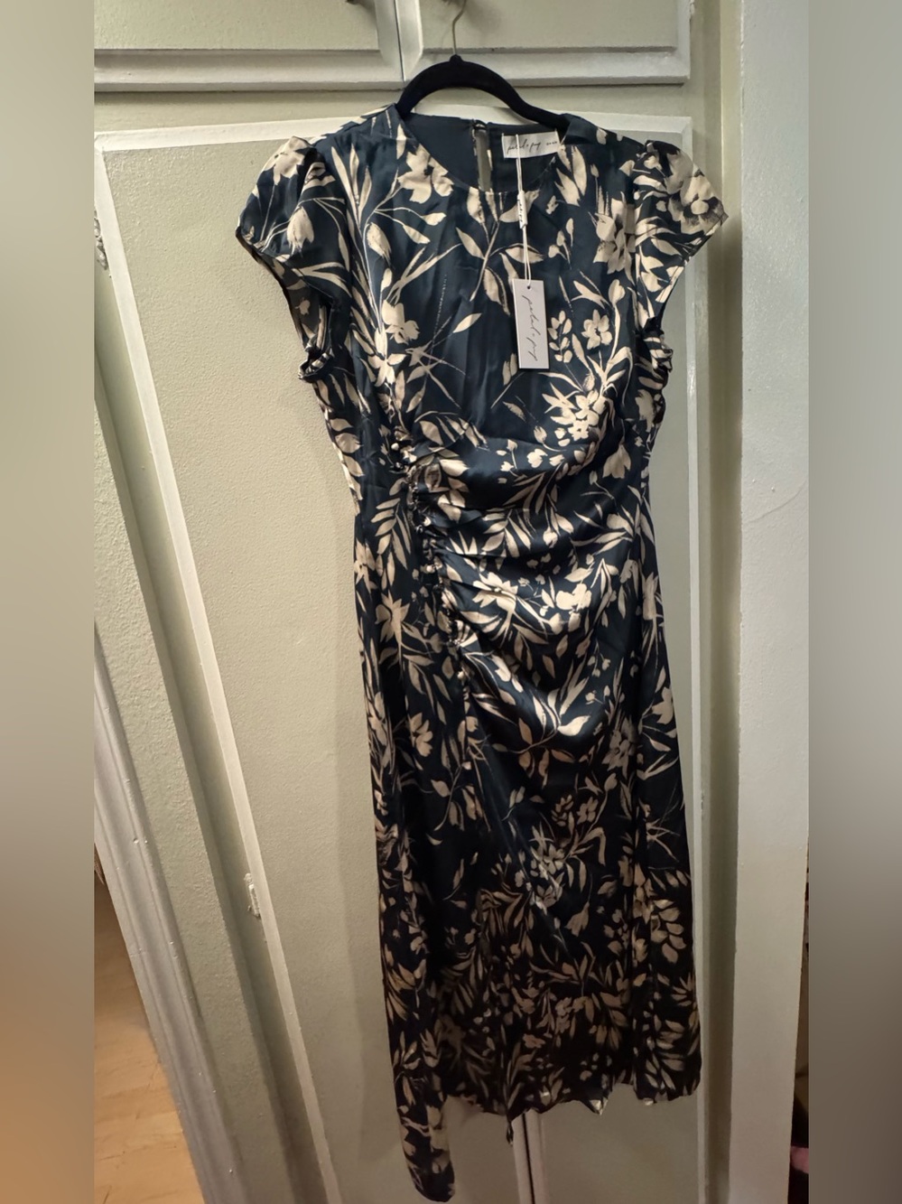 New Petal & Pup midi Dress - Picture 3 of 6